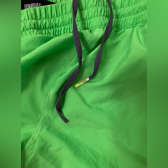 Green under armour running shorts - Picture 2 of 3